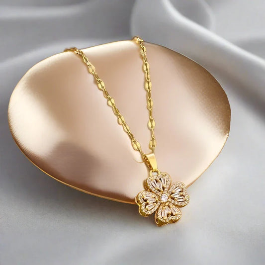 RİVA™ Dönen Yonca Kolye